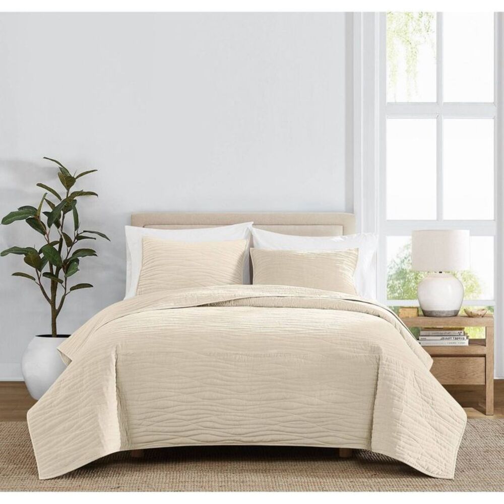 Royal Velvet King Wavy Quilt Set Off-White